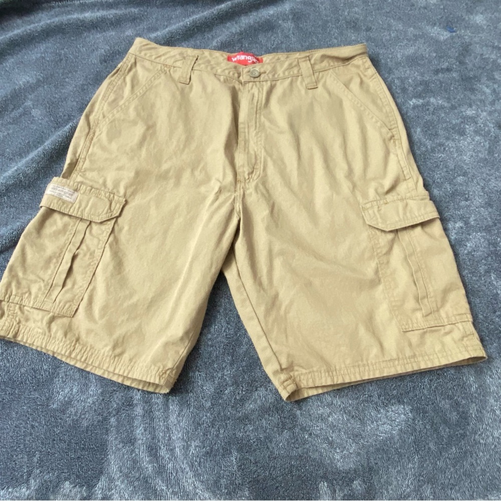Men's Wrangler Khaki Cargo Shorts‎